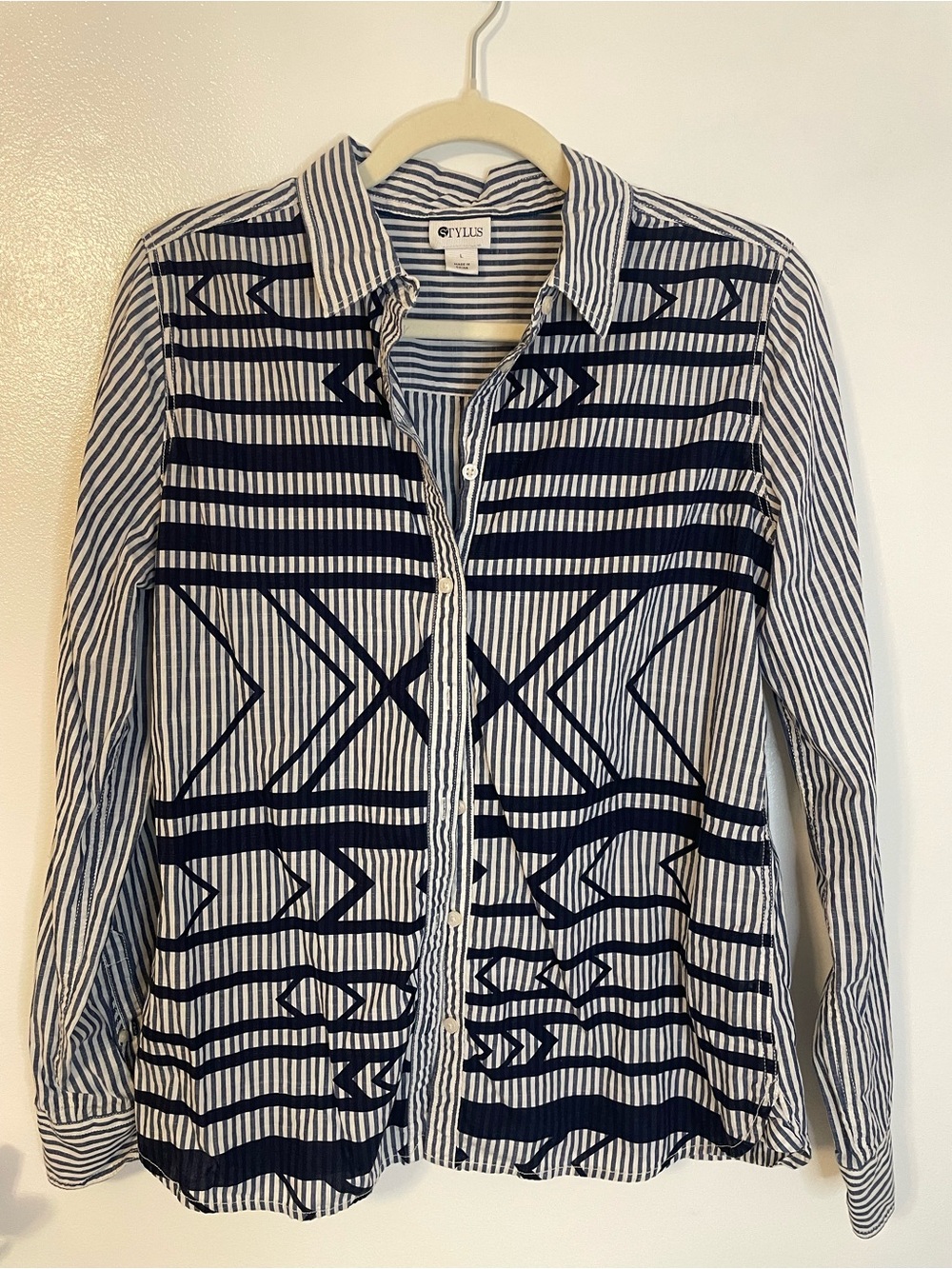 Stripped cotton button up with pattern on front Stylus size large